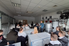 20240325 Uczniowie Technikum Budowlano-Geodezyjnego na zajęciach w Laboratorium OZE