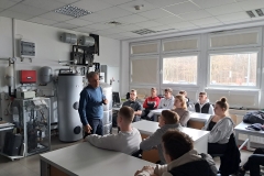 20240325 Uczniowie Technikum Budowlano-Geodezyjnego na zajęciach w Laboratorium OZE