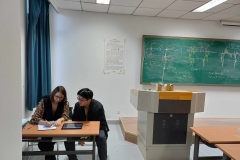 Dr inż. Joanna Krętowska na konsultacjach z przedmiotu Statics
